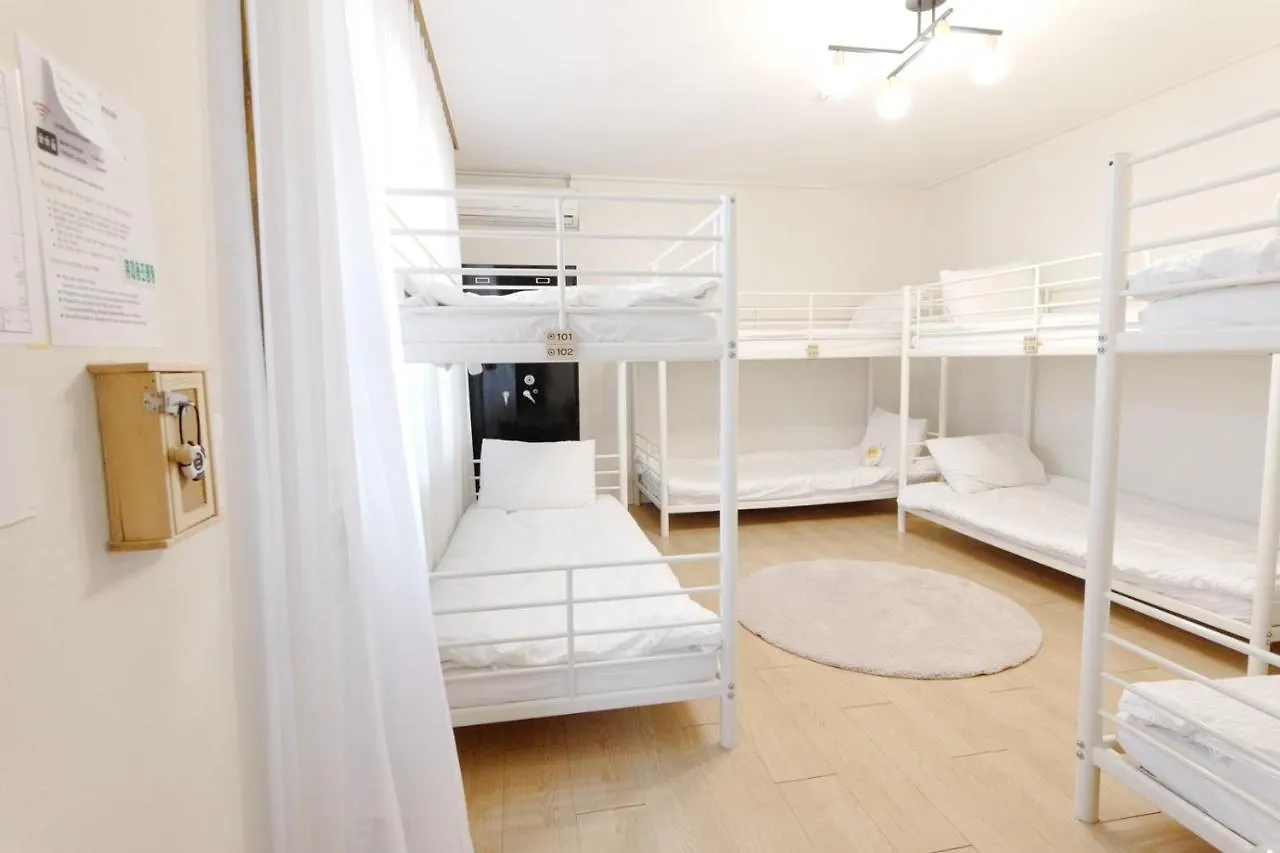 Moca Guesthouse 서울특별시 2*,